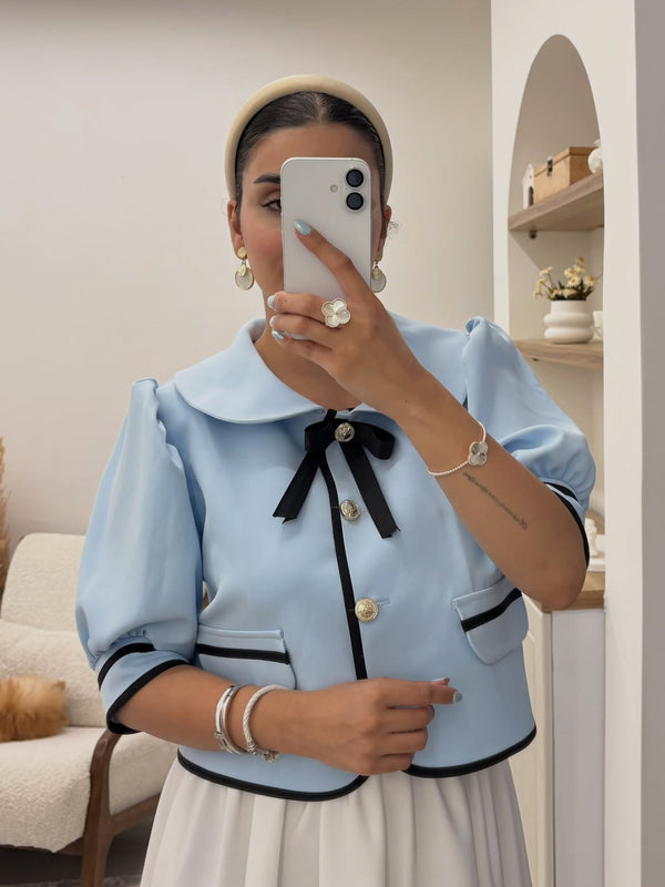 طقم "ماري كوين" الفاخر قطعتين (جاكيت كريب باربي وتنورة ماكسي بيضاء) yourswomanswear