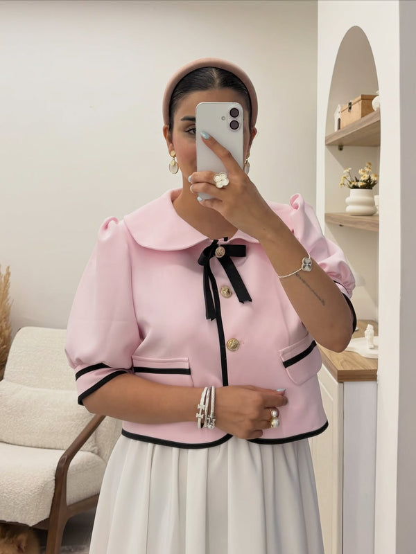طقم "ماري كوين" الفاخر قطعتين (جاكيت كريب باربي وتنورة ماكسي بيضاء) yourswomanswear