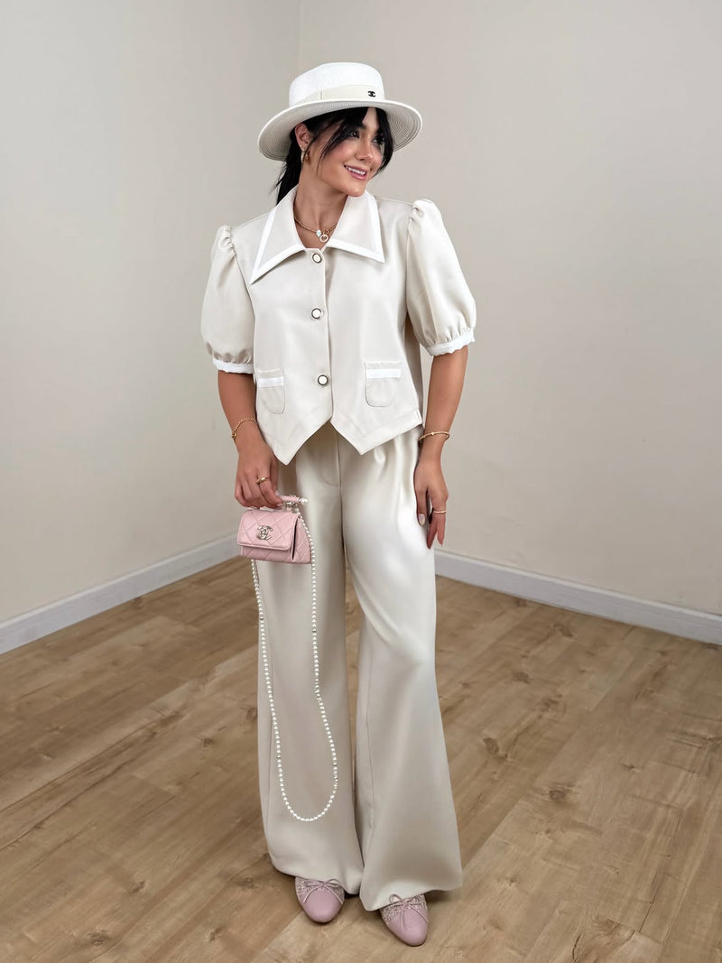 طقم كلاسيكي قطعتين بياقة متباينة الألوان وبنطلون واسع من yourswomanswear yourswomanswear