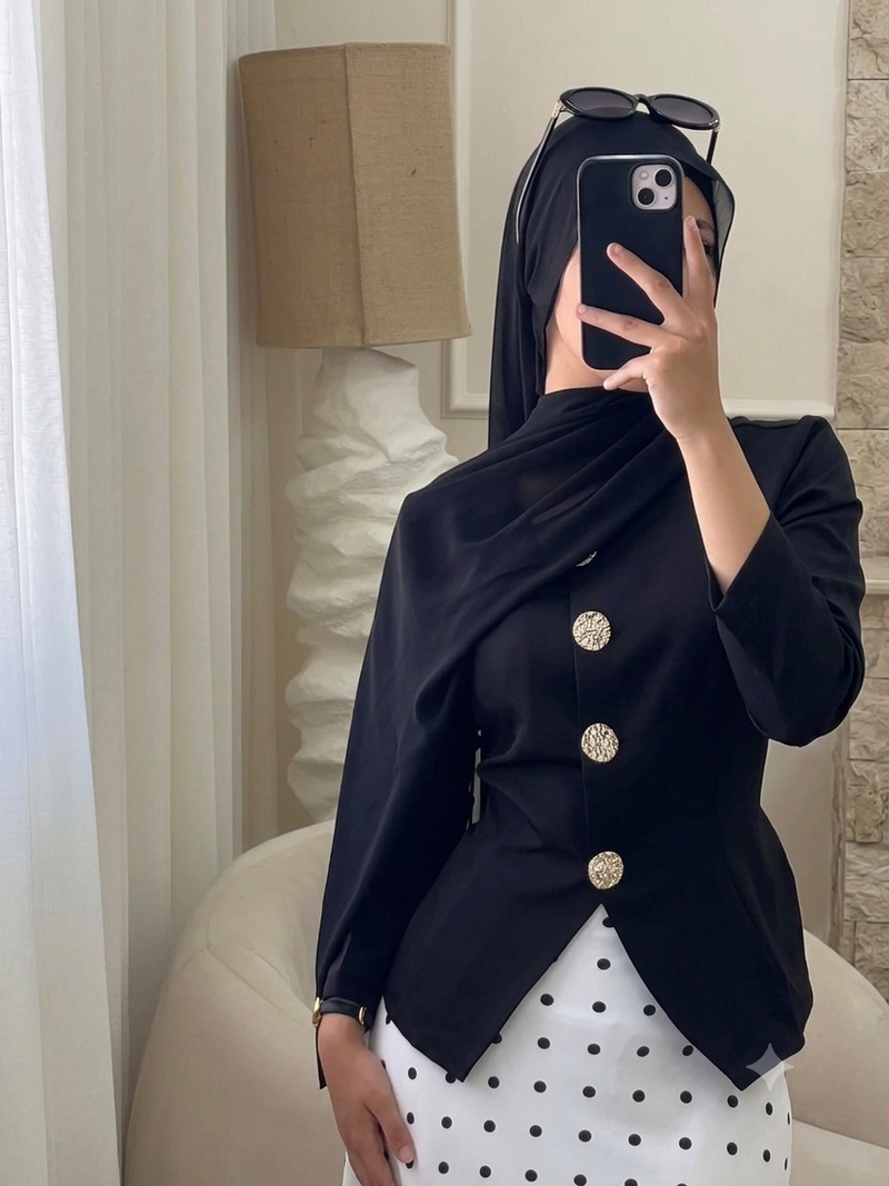 طقم "إيليغانس" قطعتين محتشم: بليزر راقٍ وتنورة بولكا دوت واسعة - أزياء نسائية فاخرة ومحتشمة بالمغرب