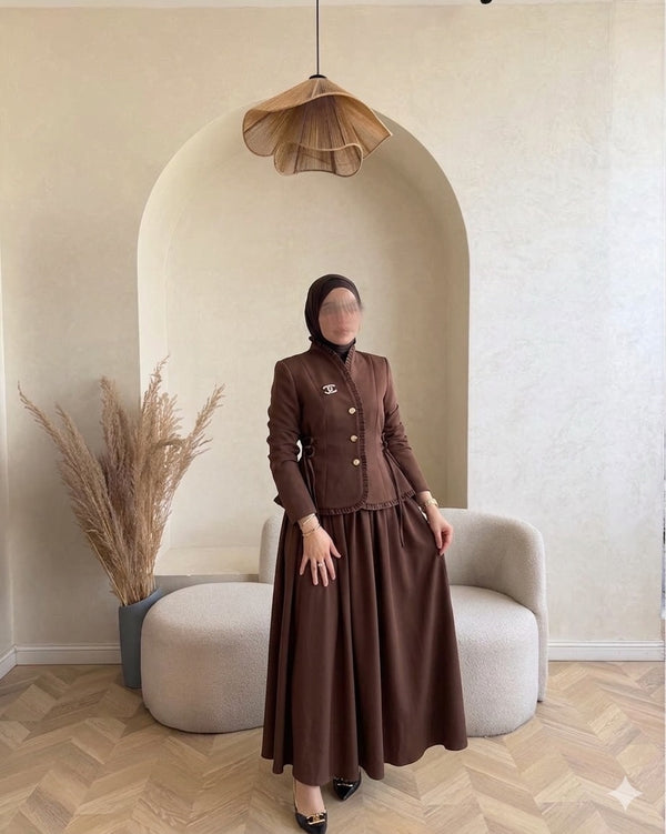 طقم "سيلين" الملكي قطعتين (جاكيت مخصر + تنورة طويلة) yourswomanswear