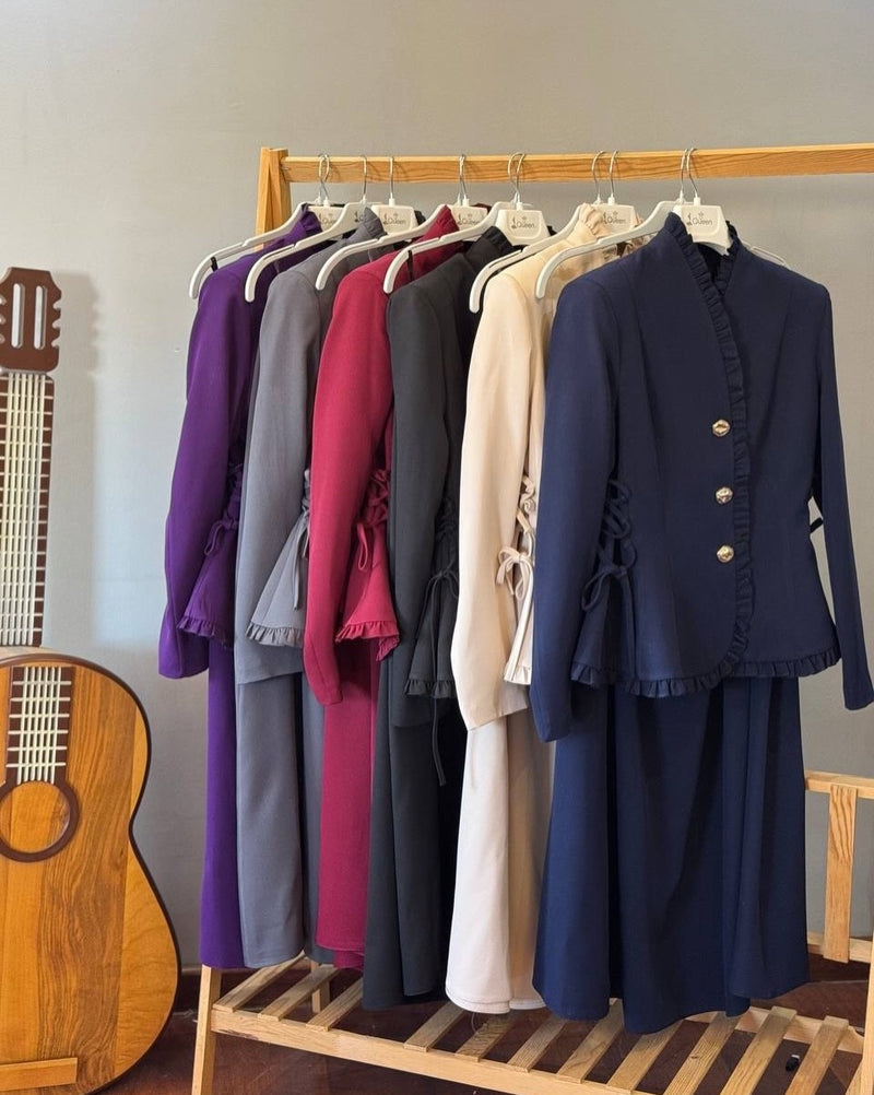طقم "سيلين" الملكي قطعتين (جاكيت مخصر + تنورة طويلة) yourswomanswear