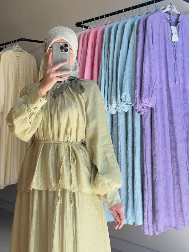 طقم ماكسي منسدل بتصميم كلاسيكي هادئ yourswomanswear