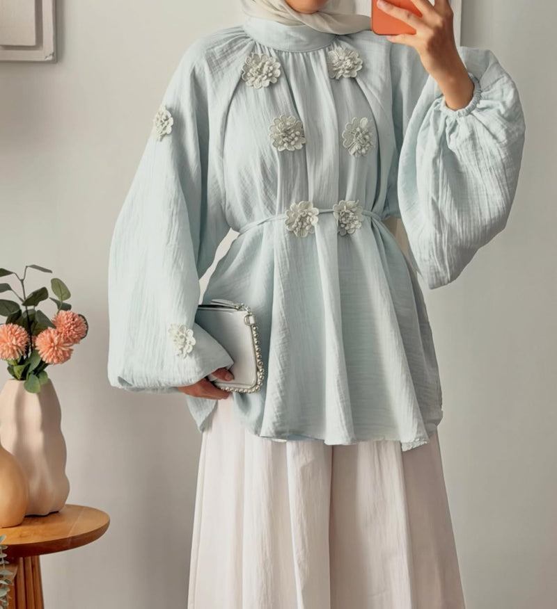 تونيك "مسلينا" بزهور 3D البارزة | قطن مجعد وأكمام بالون yourswomanswear