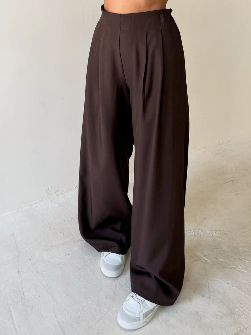 بنطلون كاجوال واسع (Palazzo) بكسرات أمامية ناعمة yourswomanswear