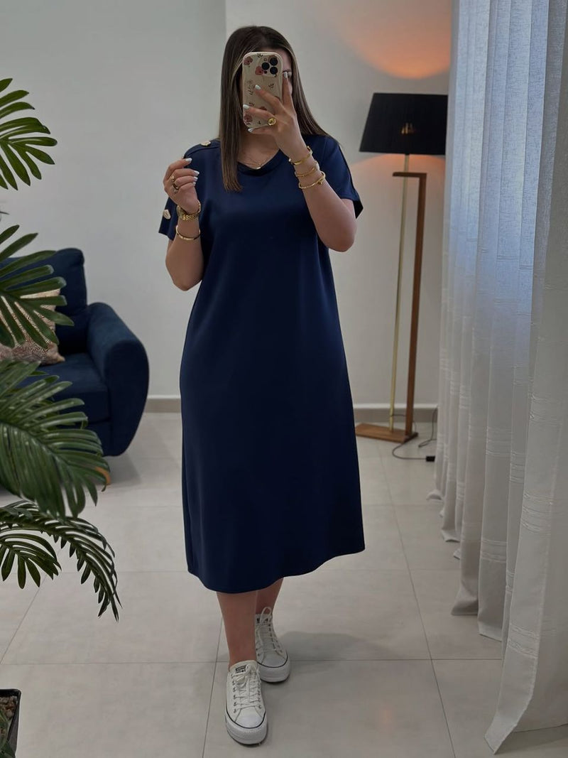 فستان كاجوال ناعم ومريح بقصة مستقيمة وأزرار كتف معدنية yourswomanswear