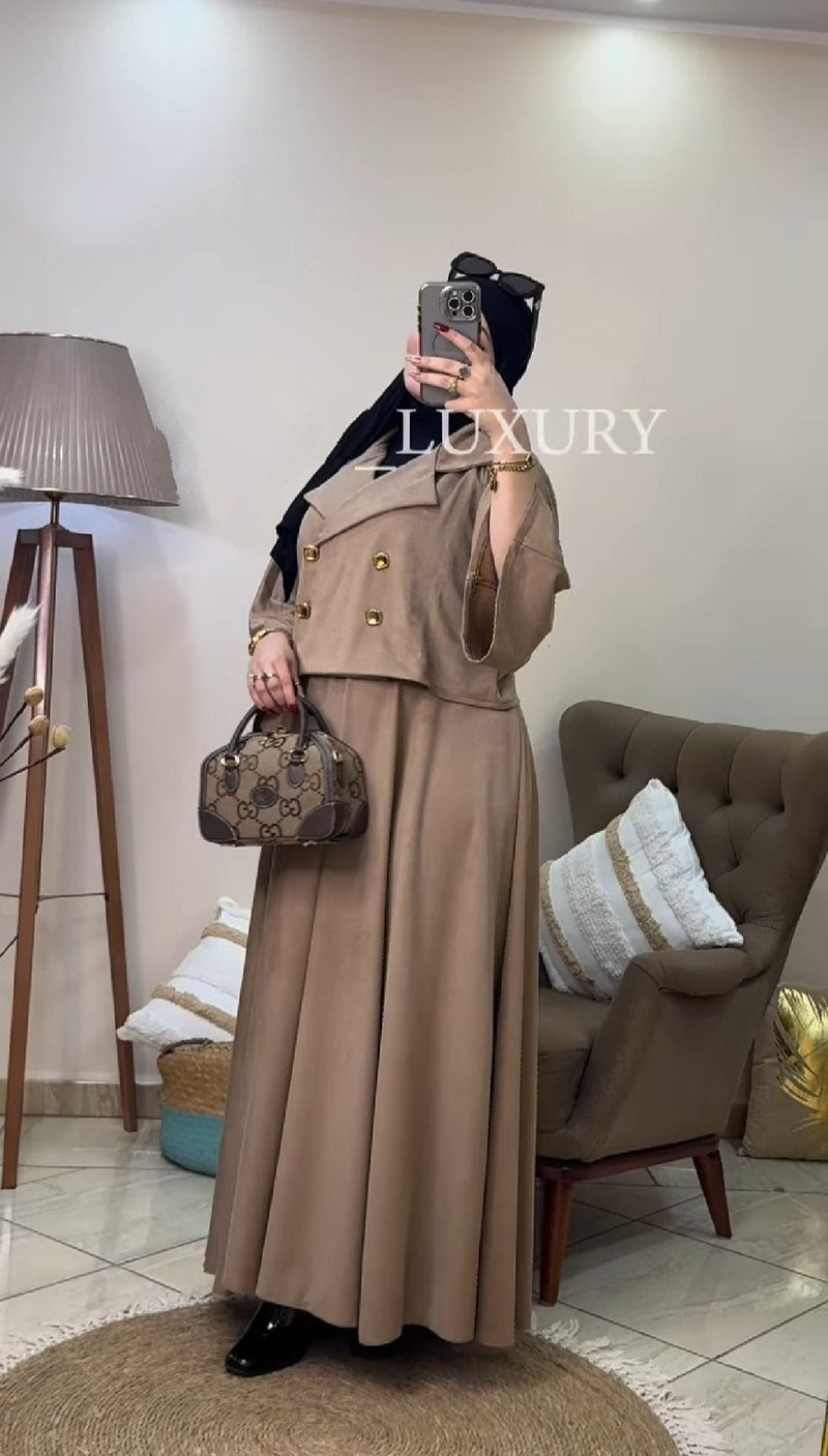 طقم "الأناقة الفاخرة" قطعتين: بليزر كروب قصير وفستان ماكسي محتشم - أزياء نسائية فاخرة ومحتشمة بالمغرب
