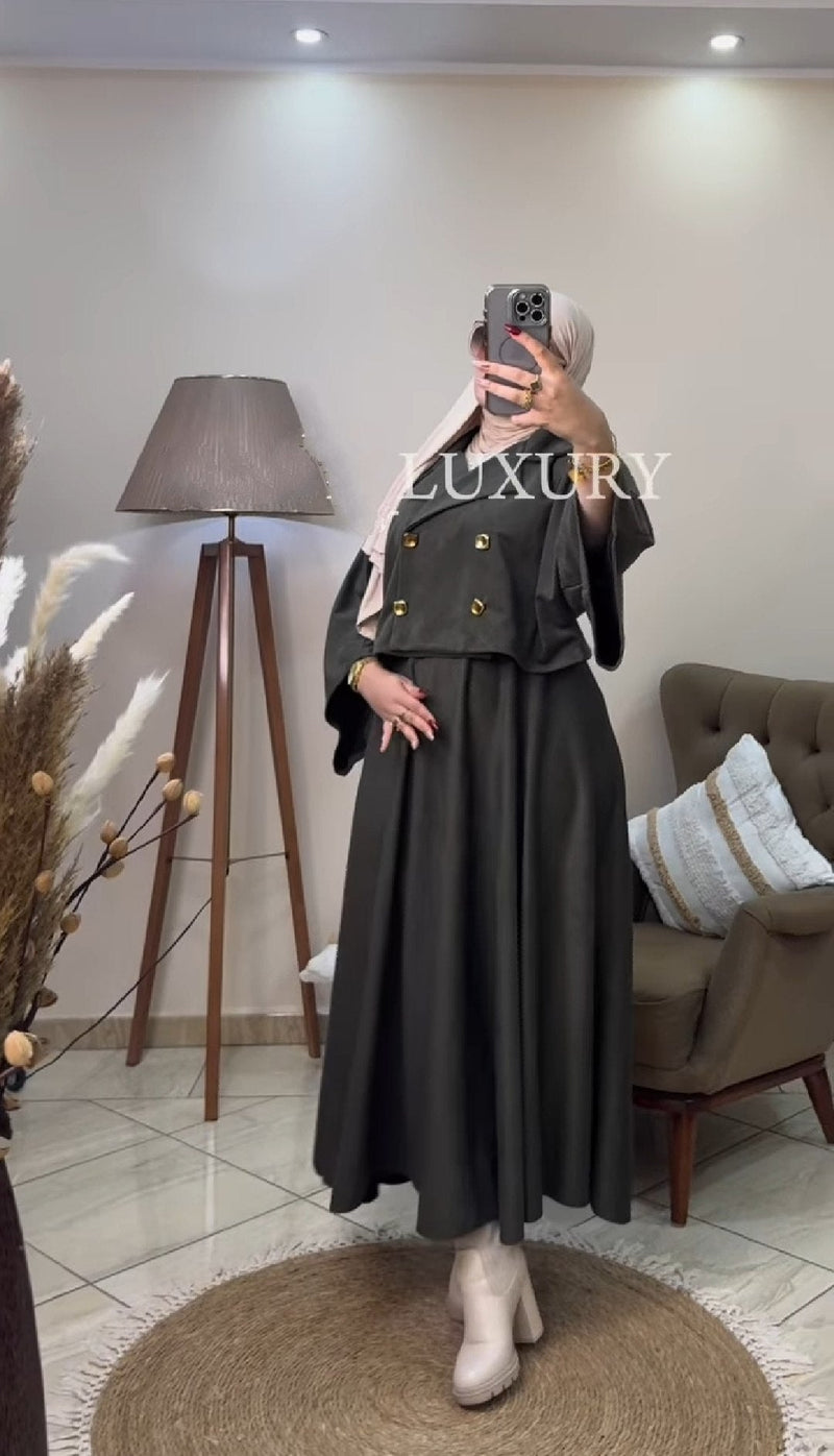 طقم "الأناقة الفاخرة" قطعتين: بليزر كروب قصير وفستان ماكسي محتشم - أزياء نسائية فاخرة ومحتشمة بالمغرب