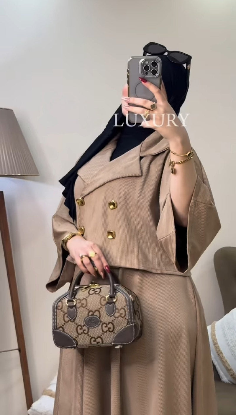 طقم "الأناقة الفاخرة" قطعتين: بليزر كروب قصير وفستان ماكسي محتشم - أزياء نسائية فاخرة ومحتشمة بالمغرب