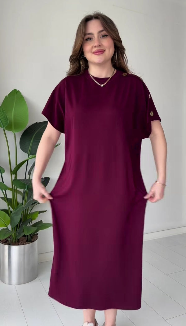 فستان كاجوال ناعم ومريح بقصة مستقيمة وأزرار كتف معدنية yourswomanswear
